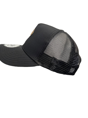 SCHWARZE NEW ERA TRUCKERKAPPE