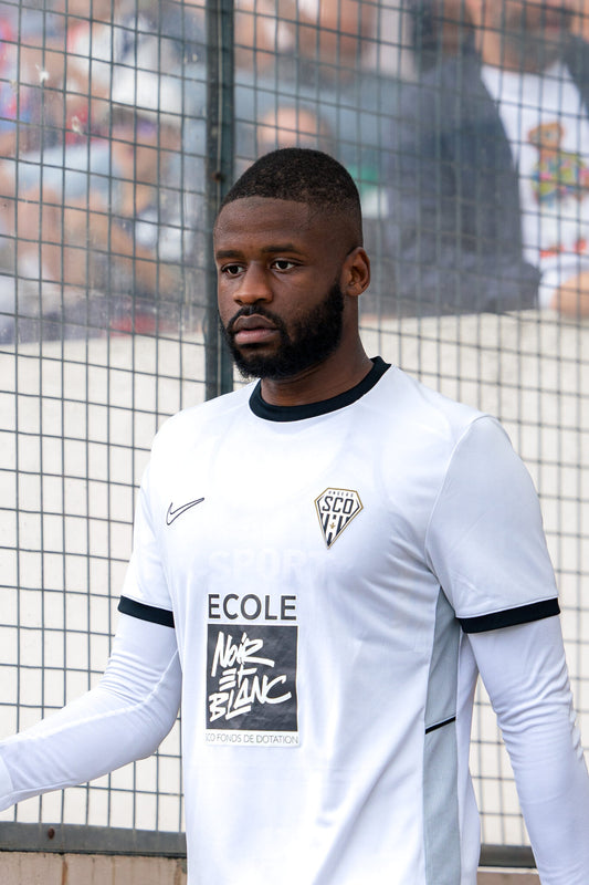 MAILLOTS PORTÉS MATCHS AMICAUX PRÉ-SAISON